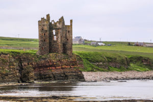 Beachside cliff ruins of Keiss Castle - American Expeditioners http://americanexpeditioners.com/keiss-castle