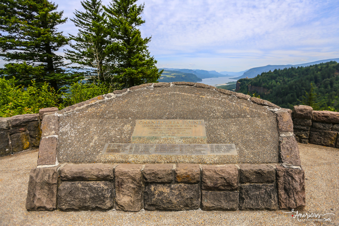 Womens Forum view point, a scenic attraction along Historic Columbia River Highway - American Expeditioners http://americanexpeditioners.com/scenic-attractions-along-historic-columbia-river-highway