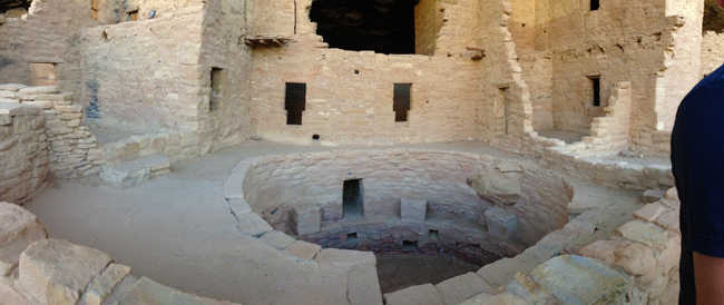 Native American Indian cliff dwelling ruins of Mesa Verde National Park, Colorado, CO, USA
