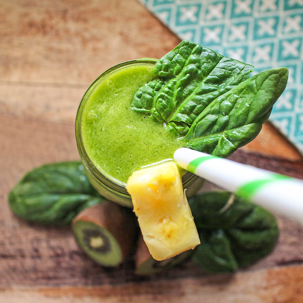 Paleo Tropical Green Kiwi Spinach Smoothie Recipe - www.americanexpeditioners.com