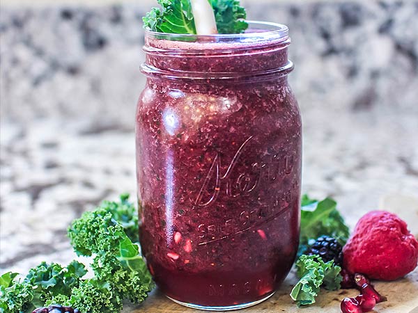 Paleo Berries & Pomegranite Smoothie